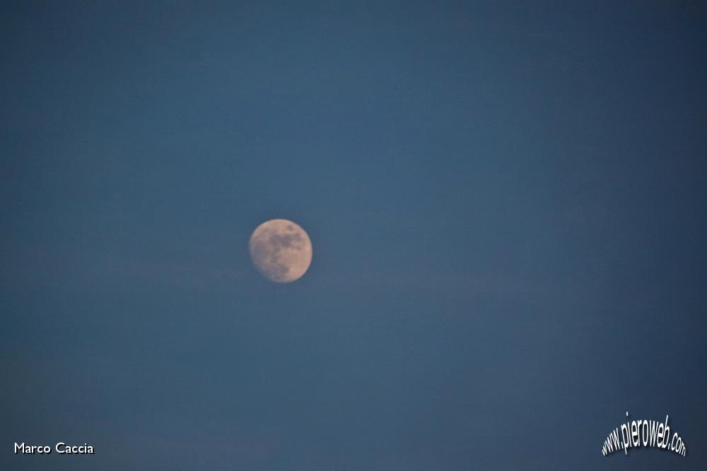 17_Ecco la Luna.jpg